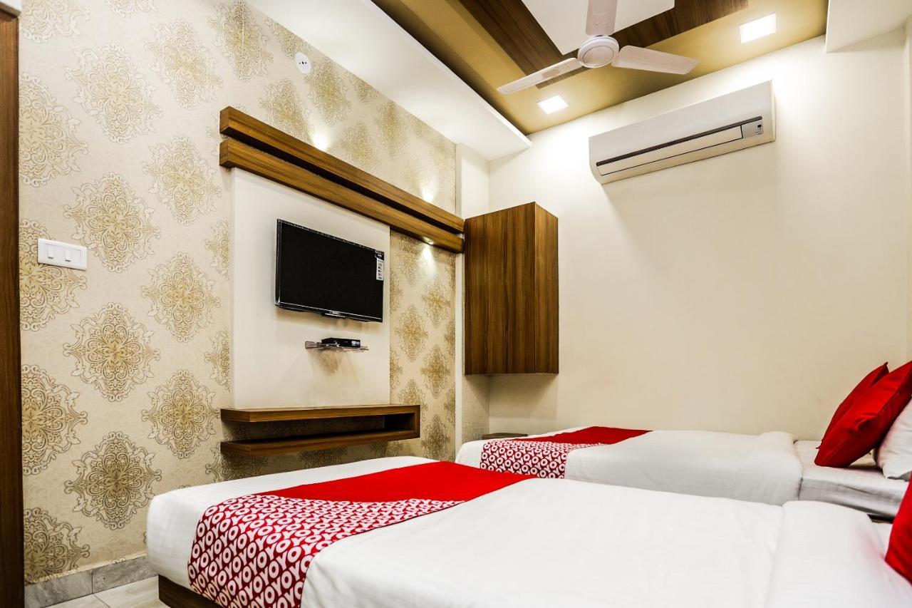 Oyo 16163 Hotel Shri Hari Ujjain Eksteriør billede