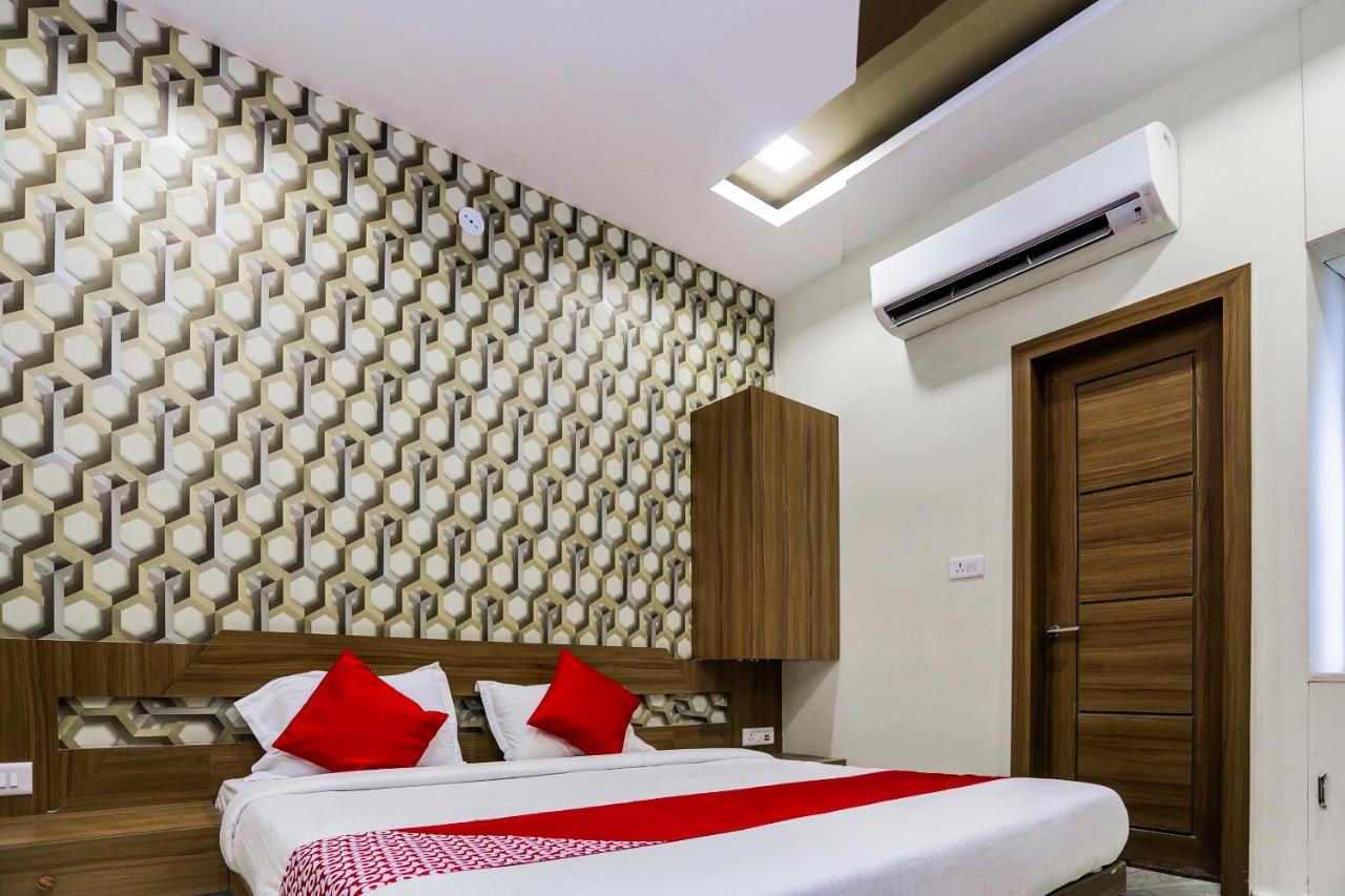 Oyo 16163 Hotel Shri Hari Ujjain Eksteriør billede