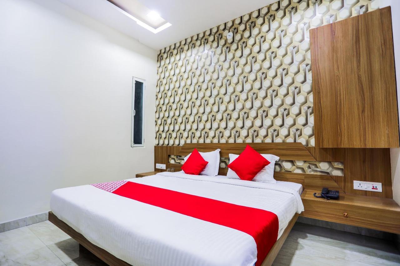 Oyo 16163 Hotel Shri Hari Ujjain Eksteriør billede