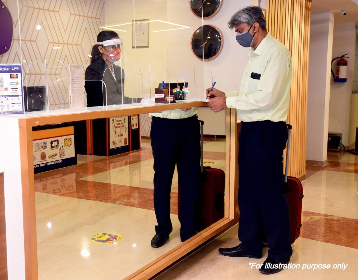 Oyo 16163 Hotel Shri Hari Ujjain Eksteriør billede