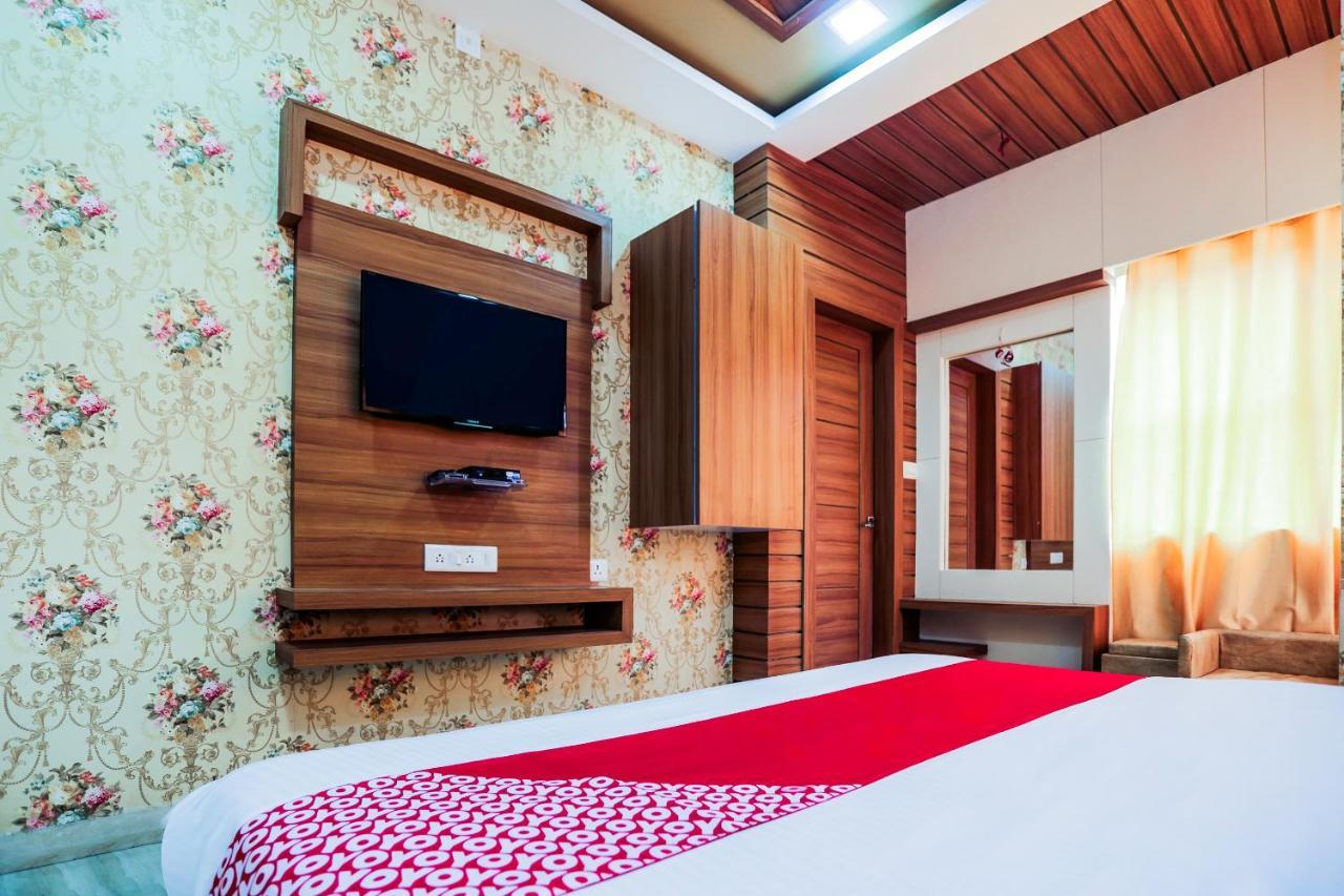 Oyo 16163 Hotel Shri Hari Ujjain Eksteriør billede