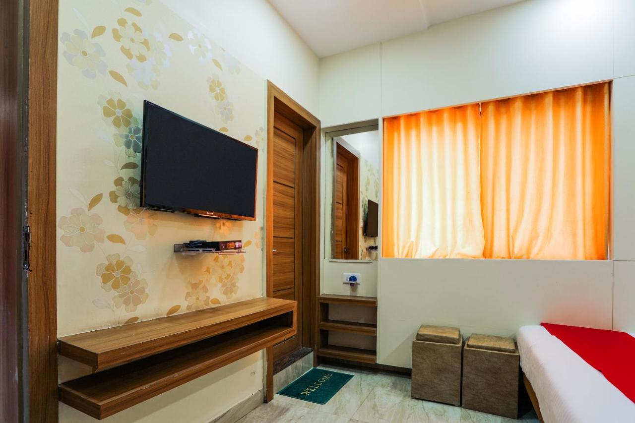 Oyo 16163 Hotel Shri Hari Ujjain Eksteriør billede